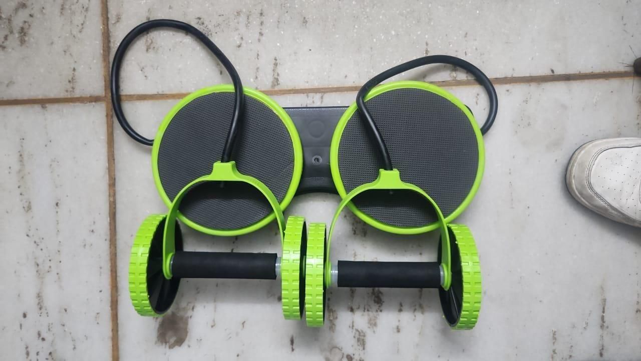 Multiple exercising wheel roller with knee pads